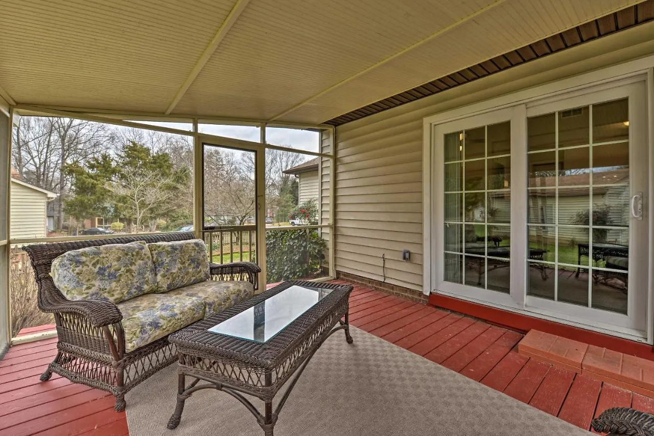 Holiday home Cozy Home With Fenced Yard Less Than 1 Mi Downtown Matthews! Charlotte