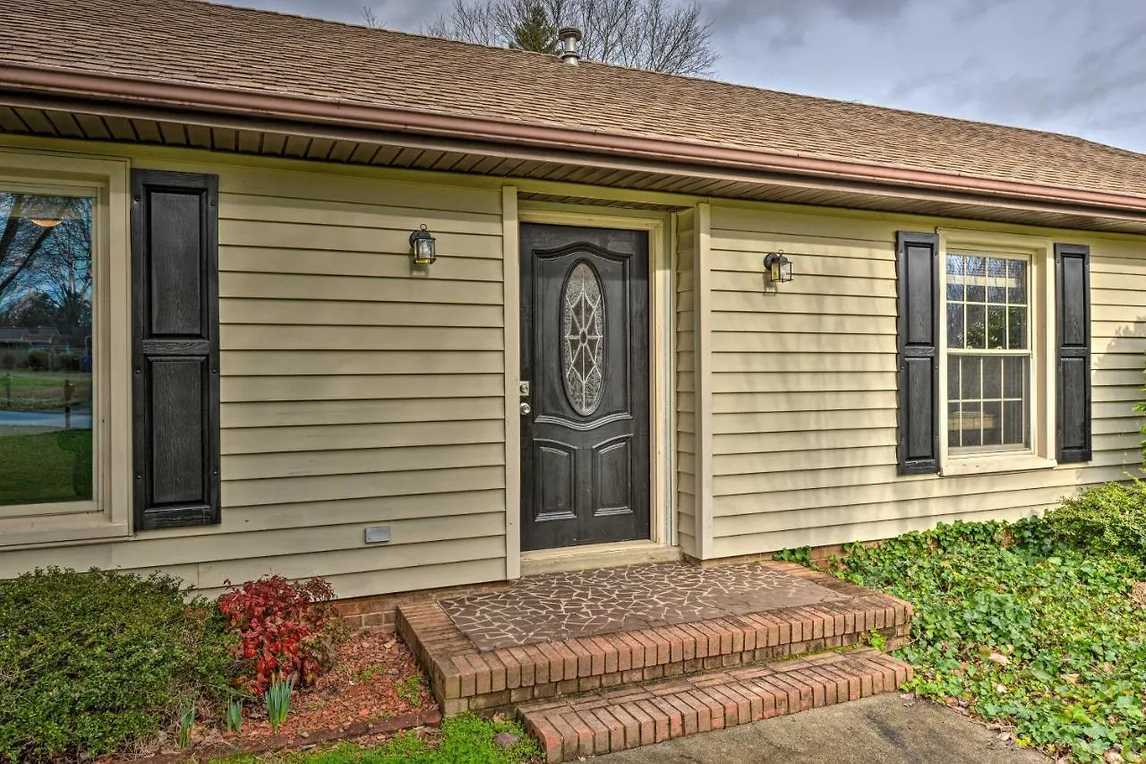 Cozy Home With Fenced Yard Less Than 1 Mi Downtown Matthews! Charlotte 0*,  United States