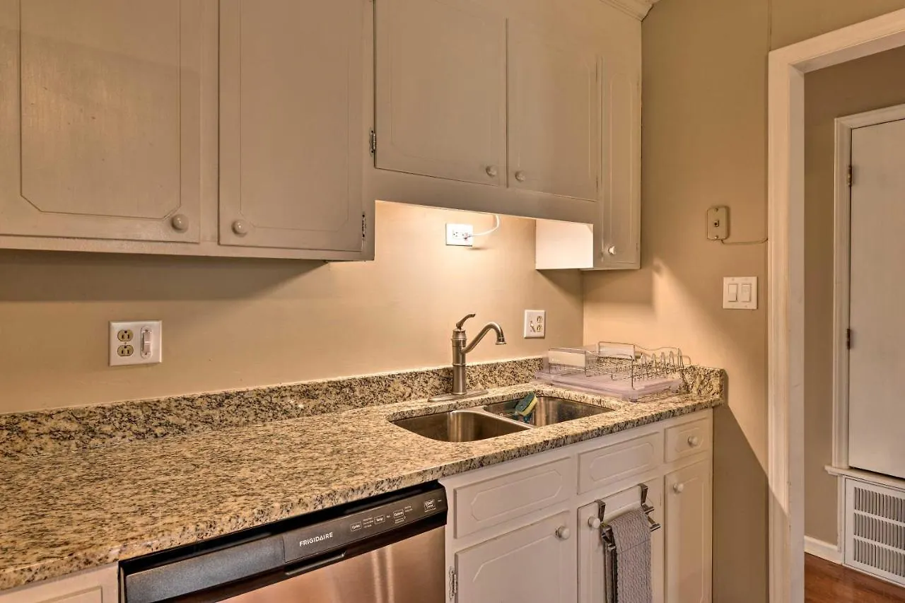 Cozy Home With Fenced Yard Less Than 1 Mi Downtown Matthews! Charlotte 0*,