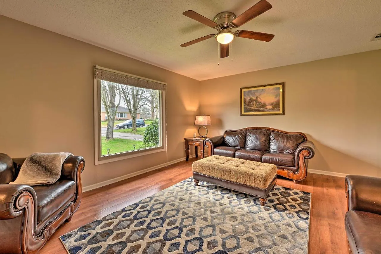 Cozy Home With Fenced Yard Less Than 1 Mi Downtown Matthews! Charlotte