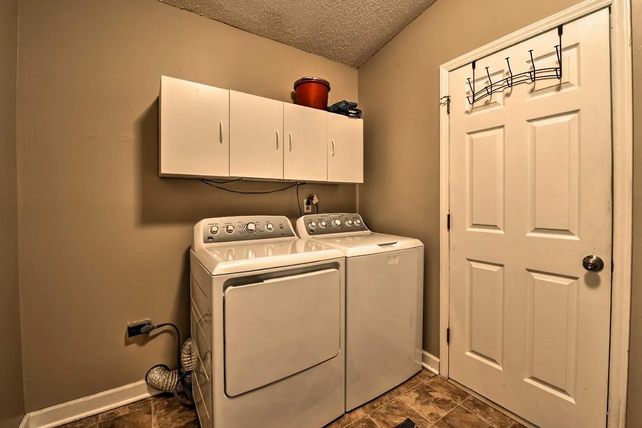 Cozy Home With Fenced Yard Less Than 1 Mi Downtown Matthews! Charlotte United States