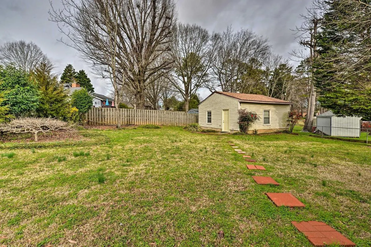 Holiday home Cozy Home With Fenced Yard Less Than 1 Mi Downtown Matthews! Charlotte United States